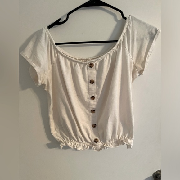 Tops - Cute button detail slight short sleeve top
